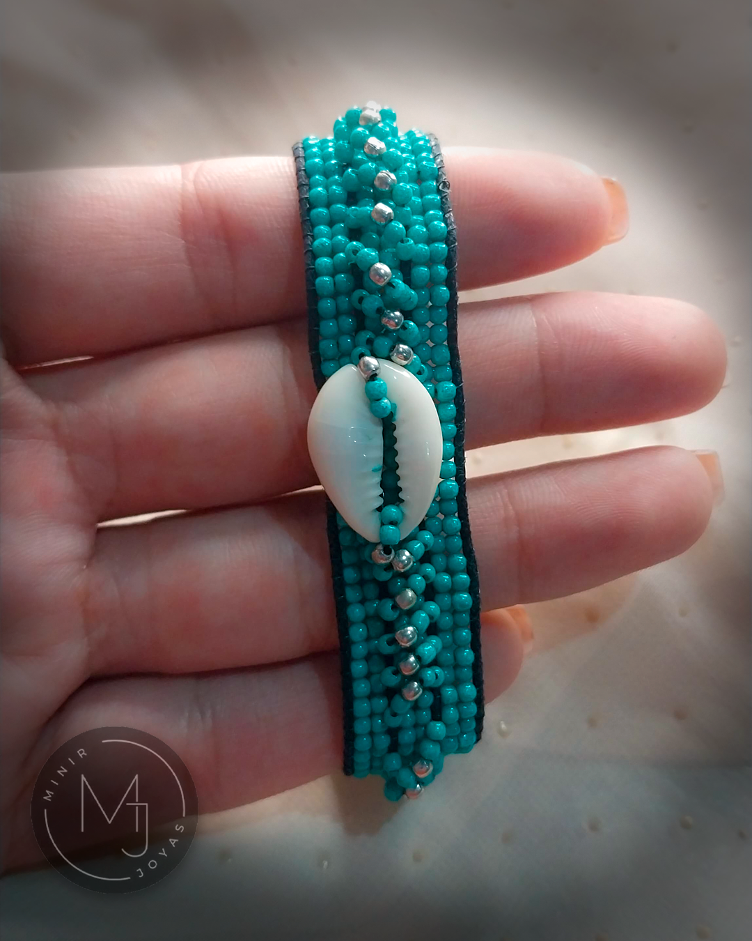 Pulsera Tejida Caracol